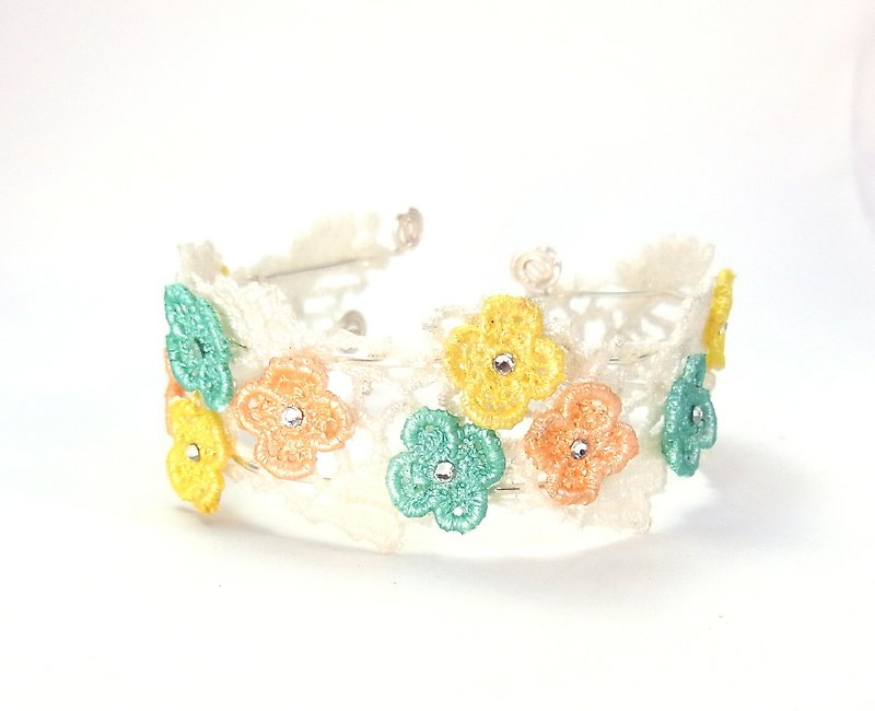 Flowerbed water jump lace bracelet - Bracelets - Thread 