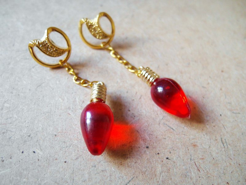 復時品【手工藝品耳環：電光石火】 - 耳環/耳夾/耳骨夾 - 其他材質 紅色