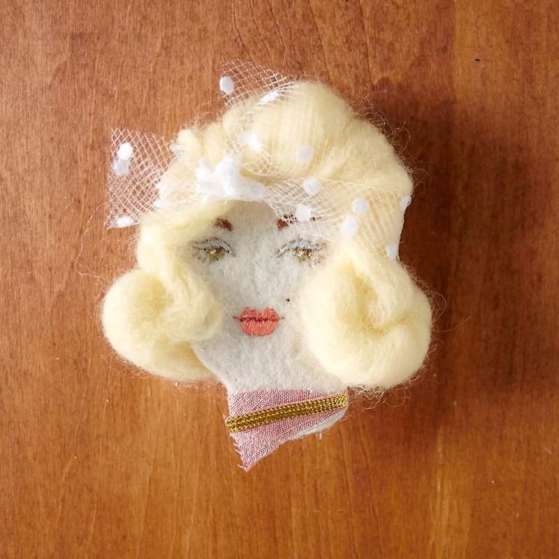Handmade embroidery Blond Lady brooch, Hair clip, ready to ship - เข็มกลัด - งานปัก สีเหลือง