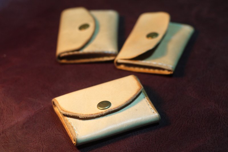 All handmade leather buckle purse primaries in South America - กระเป๋าใส่เหรียญ - หนังแท้ สีกากี