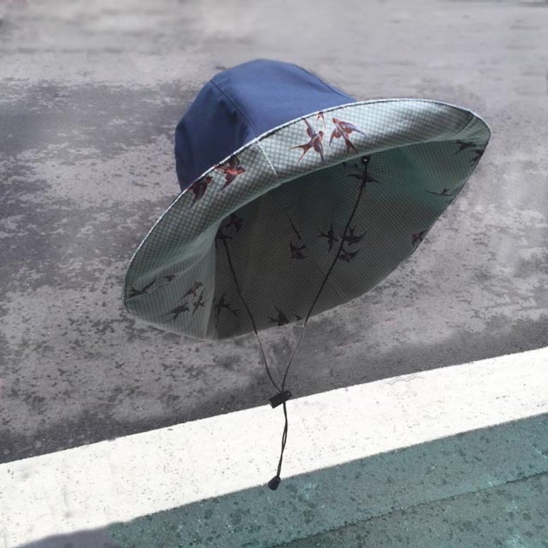 Sienna晴雨ALL PASS帽(外藍內粉藍鳥) - 帽子 - 防水材質 藍色