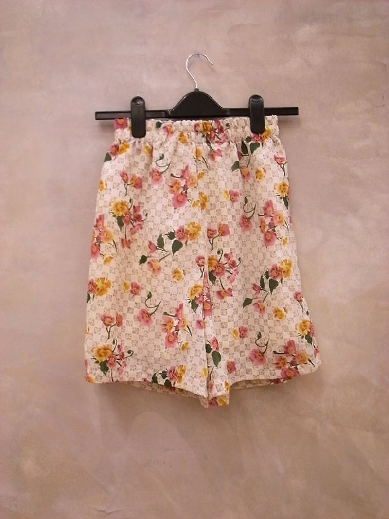 Special Check-realistic flowers vintage printed chiffon skirt shorts - กางเกงขายาว - วัสดุอื่นๆ หลากหลายสี