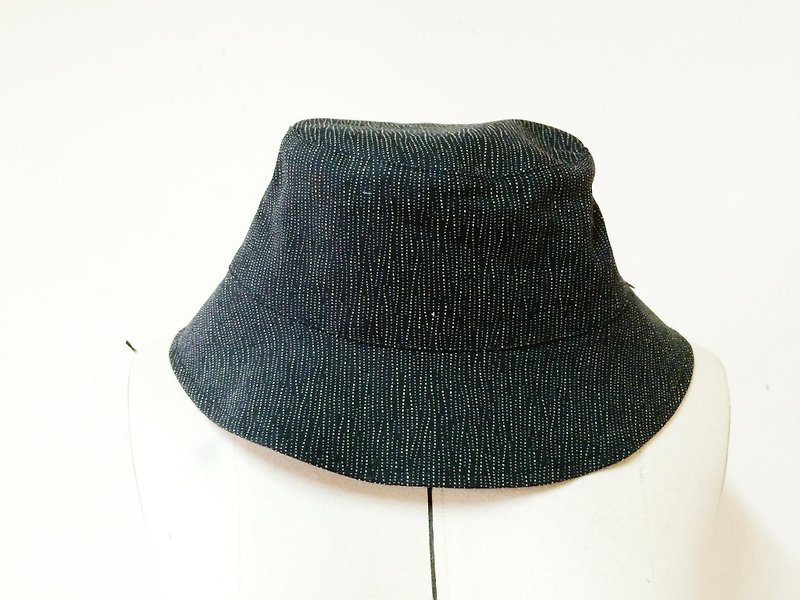 MaryWil Bucket Hat-Black Round Dots - หมวก - วัสดุอื่นๆ สีดำ