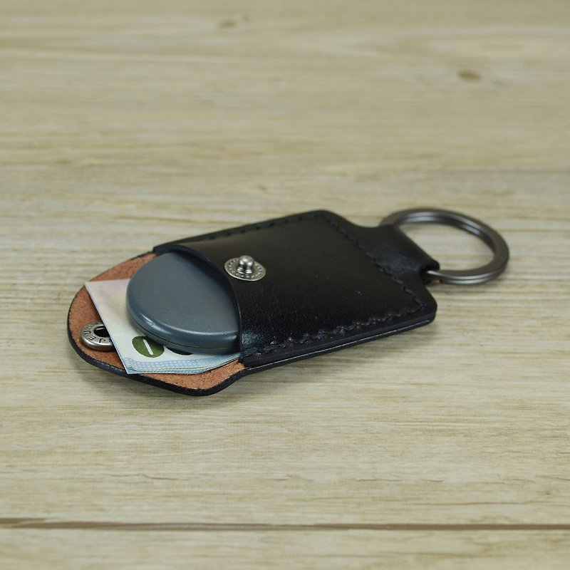 【kuo's artwork】 Hand stitched leather coin pouch keychain - Keychains - Genuine Leather Black