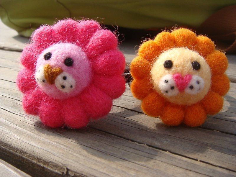 Minibobi hand-made wool felt - Strawberry Lions & amp; orange lion / hair band / brooch - Hair Accessories - Wool Multicolor