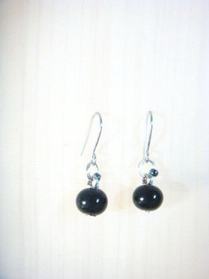 Yuzi Lin Liuli - Versatile glass earrings series - Mysterious black - Clip-on style - ต่างหู - แก้ว สีดำ