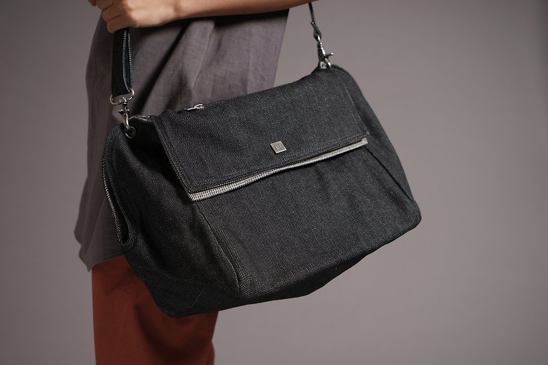 Adjustable zipper vintage denim bag - กระเป๋าแมสเซนเจอร์ - วัสดุอื่นๆ 
