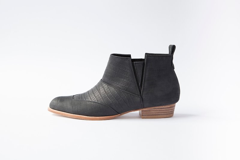 ZOODY / shale / handmade shoes / flat-bottomed boots / black - รองเท้าบูทสั้นผู้หญิง - หนังแท้ สีดำ