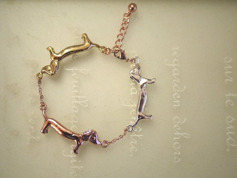 [* Charlene ‧ gold jewelry] three mini sausage dog bracelet - สร้อยข้อมือ - โลหะ 