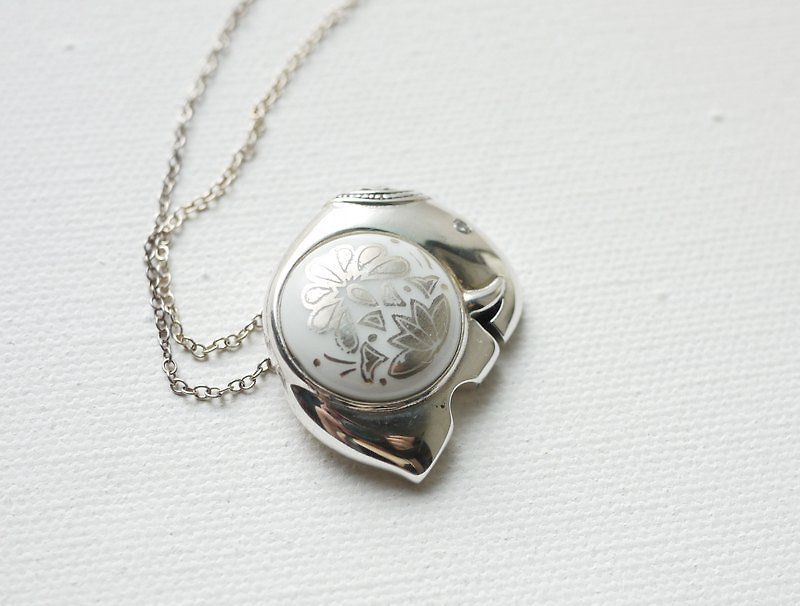Petite Fille Handmade Silver Jewelry Festive Elephant Sterling Silver Necklace - สร้อยคอ - เครื่องลายคราม ขาว