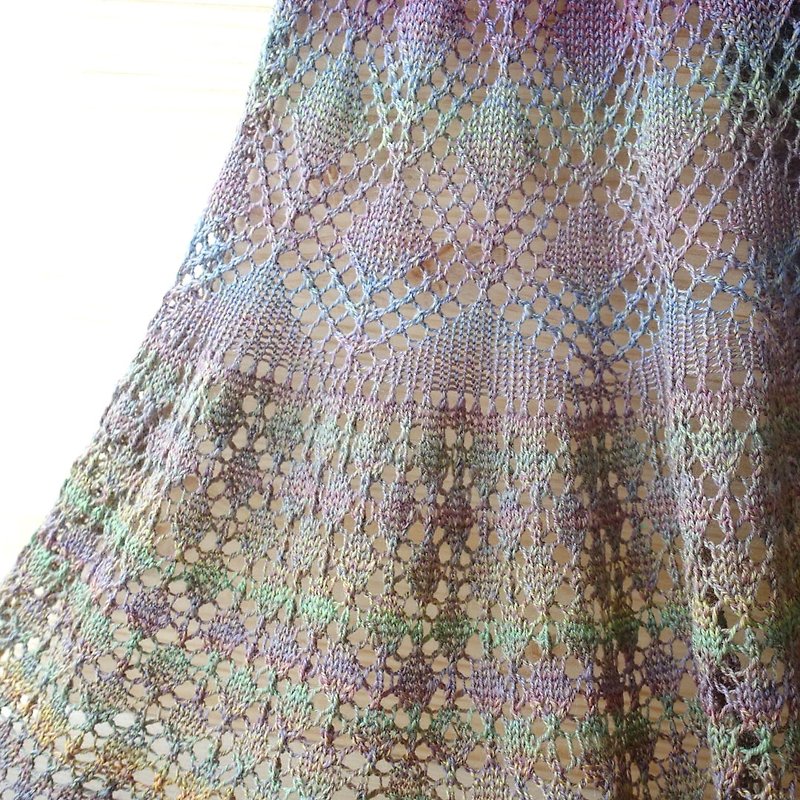春分-幻彩版 手工編織蕾絲披肩/圍巾 - ผ้าพันคอ - วัสดุอื่นๆ สีเทา
