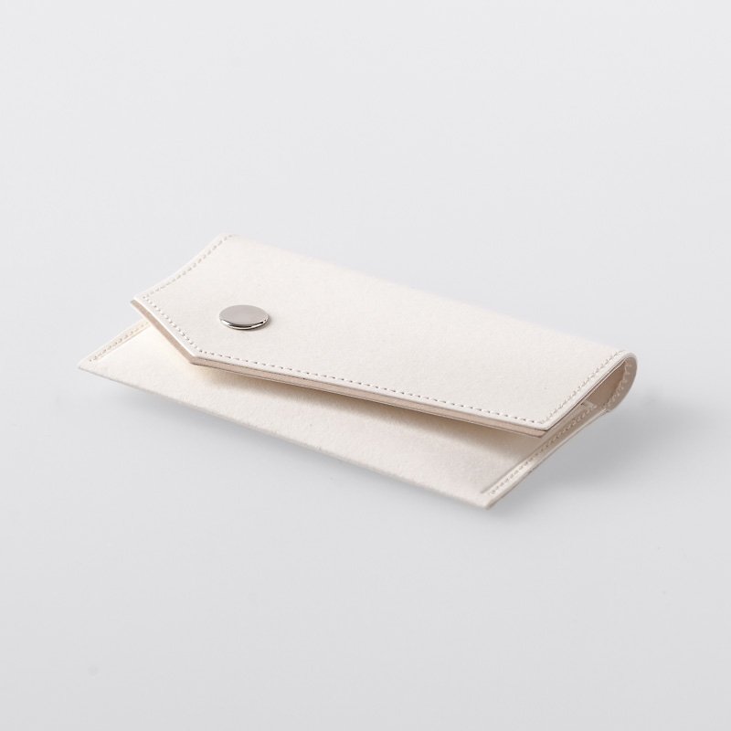 Bordered Angled Washable Paper Business Card Case in Riambel White - ที่เก็บนามบัตร - กระดาษ ขาว