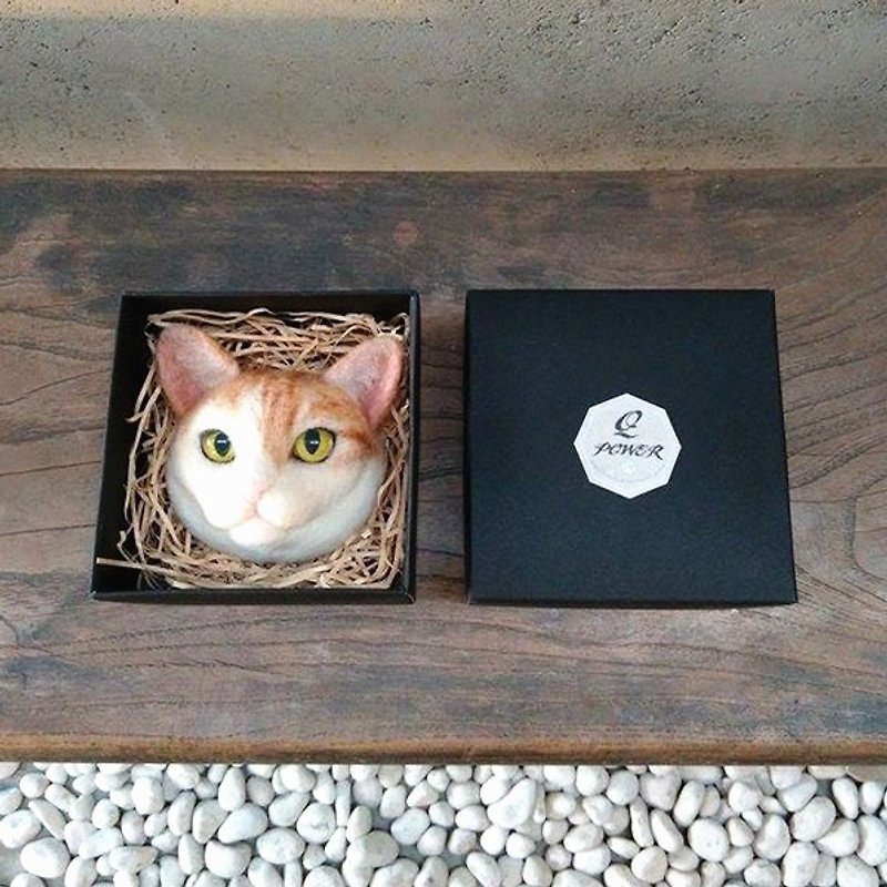 Custom wool felt cat brooch gift box / custom simulation cat wool felt pin - ตุ๊กตา - ขนแกะ หลากหลายสี