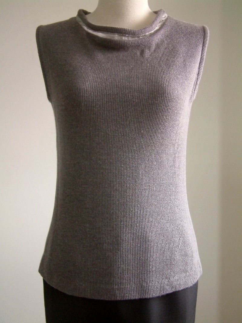 Knitted sleeveless vest - เสื้อกั๊กผู้หญิง - วัสดุอื่นๆ สีเทา