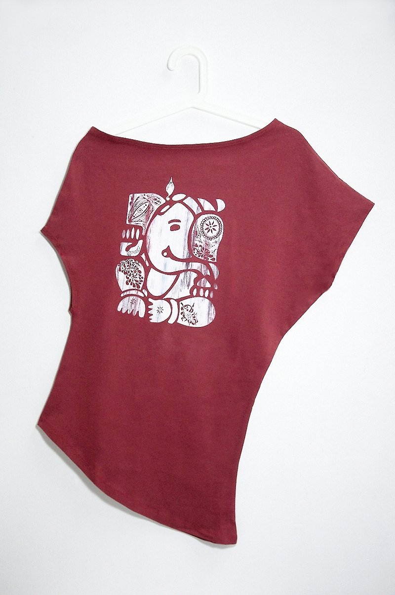 個性不規則斜肩T-印度大象Ganish - 女上衣/長袖上衣 - 其他材質 紅色