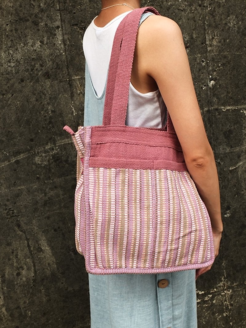 【Grooving the beats】Handmade Hand Woven Tote Bag / Shoulder Bag（Pink） - กระเป๋าแมสเซนเจอร์ - วัสดุอื่นๆ สึชมพู