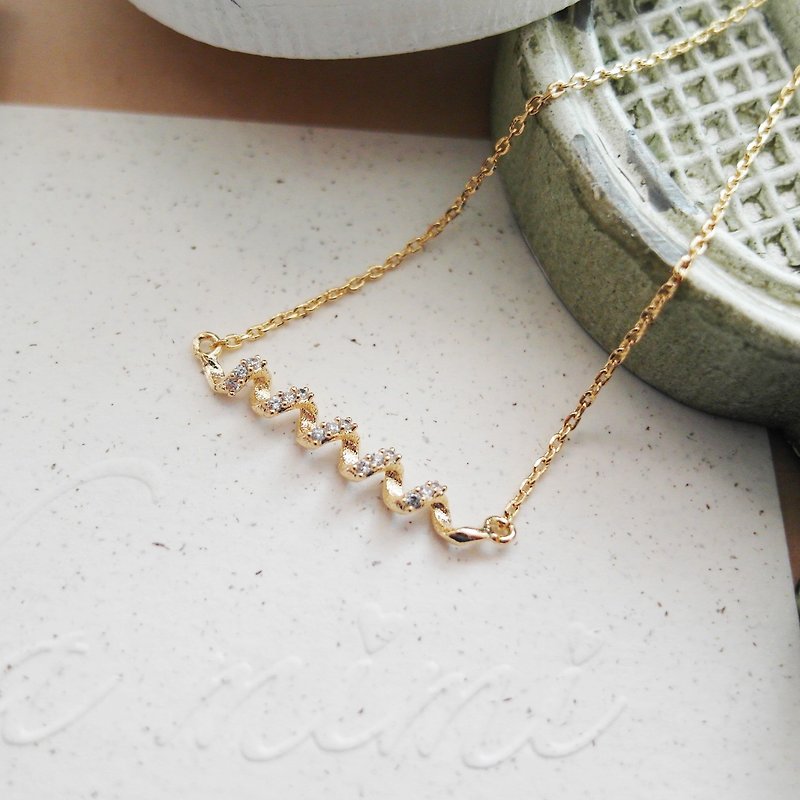Cha mimi. The Simple Life. Spiral design diamond necklace - สร้อยคอ - โลหะ สีทอง