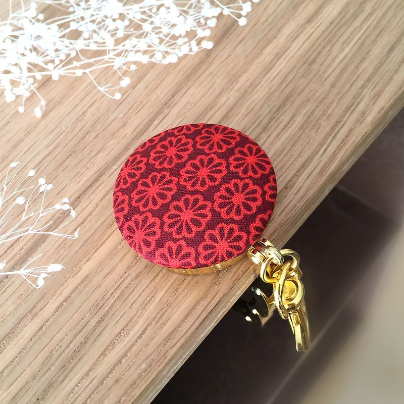 Bag hanger with Japanese Traditional Pattern, Kimono - chrysanthemum - Charms - Other Materials Red