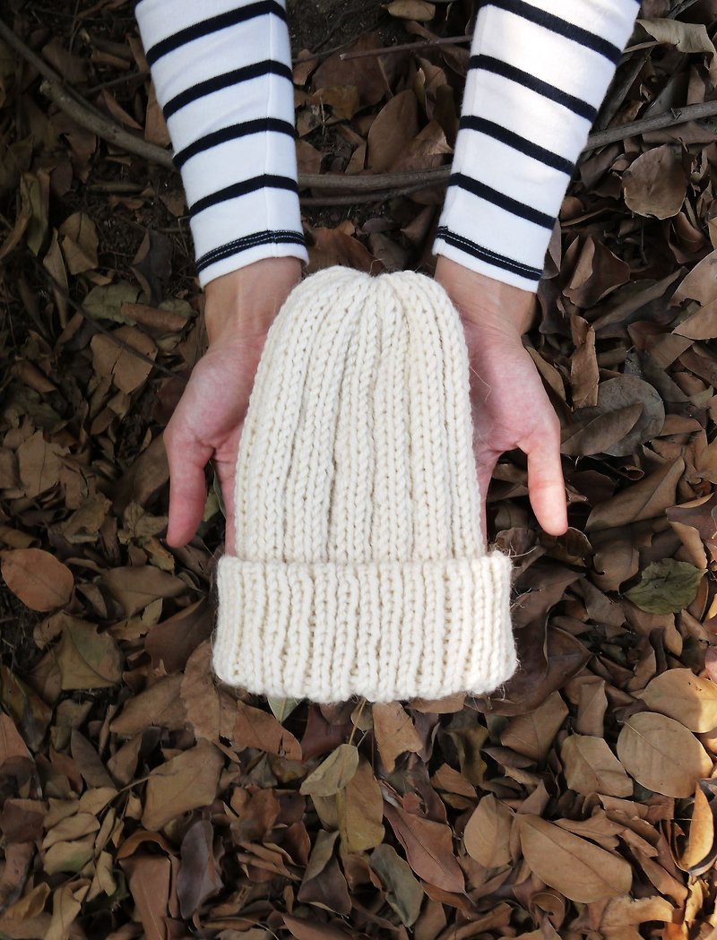 A mother's 100% hand-made hat-reflexed wool hat-classic milky white - หมวก - วัสดุอื่นๆ ขาว
