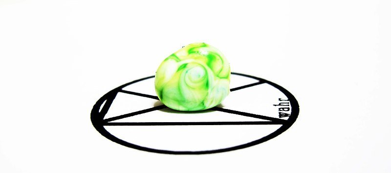 【Wahr】蘋果綠耳環 - ต่างหู - วัสดุอื่นๆ สีเขียว