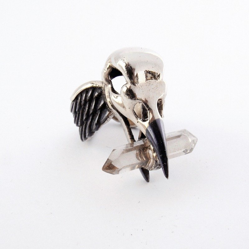 White bronze crow skull ring with clear quartz stone and oxidized antique color - 戒指 - 其他金屬 