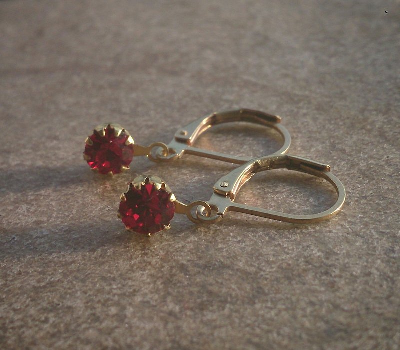 Simple Antique Rose Swarovski earrings - Earrings & Clip-ons - Gemstone Red