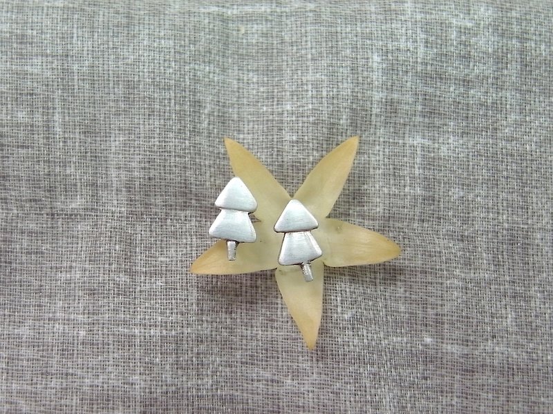 Tiny Tree --Sterling Silver--Silver Tree--Cute Little Tree--- Stud Earrings - ต่างหู - เงิน สีเทา