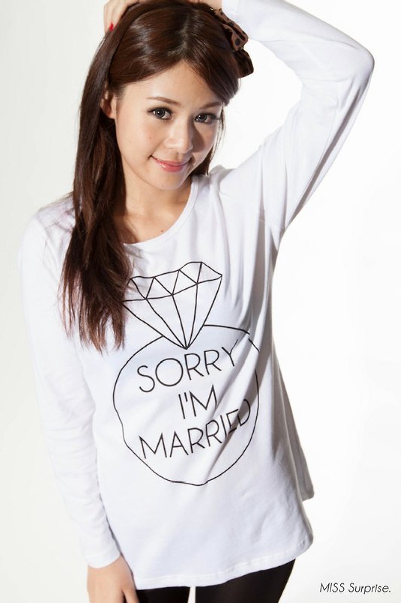 Miss Surprise / Sorry I'm Married Tee 鑽石 結婚 白色 T恤 - เสื้อยืดผู้หญิง - วัสดุอื่นๆ ขาว