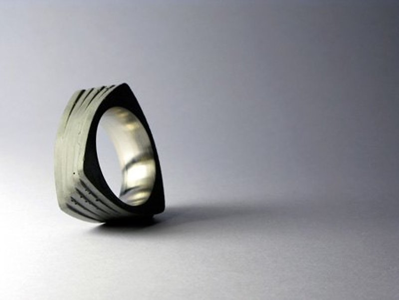 22DesignStudio_ cement ring -Twist3 - แหวนทั่วไป - ปูน สีเทา