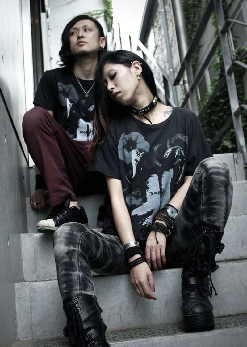 S.H.I.T.x日本地下搖滾樂團wombscape聯名短T / Oversize T - 女 T 恤 - 棉．麻 黑色