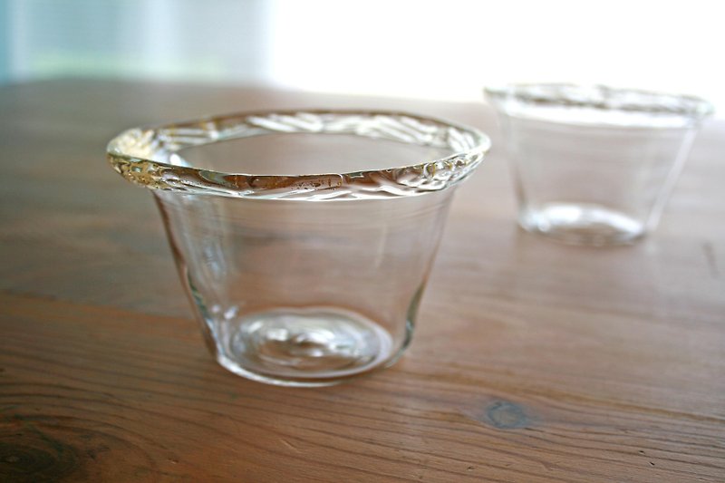 金箔水波紋手工吹玻璃杯 - 茶壺/茶杯/茶具 - 玻璃 白色