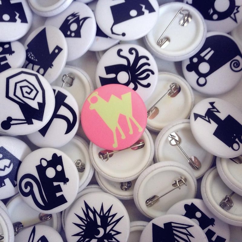 JokerMan-Colorful cute animal/English letter small badge-No.23 long-legged camel - Badges & Pins - Plastic Pink