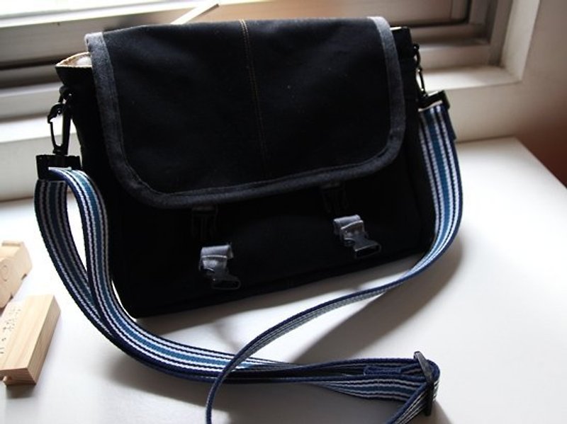 Cotton Fabric: Sidepack, crossbody bag, Canvas Messenger bag, Black Canvas - กระเป๋าแมสเซนเจอร์ - วัสดุอื่นๆ สีดำ