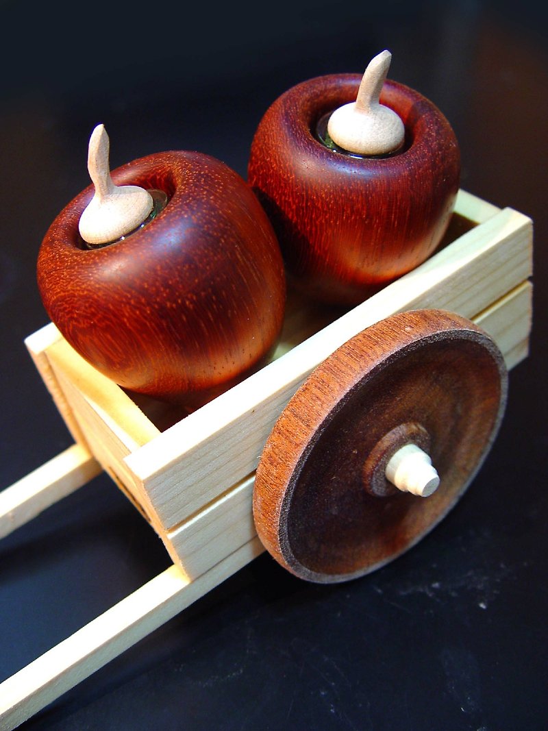 オイルディフューザー缶小さなリンゴ - アロマ・線香 - 木製 レッド