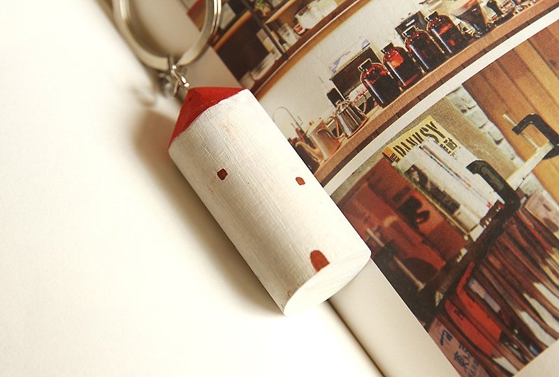 Red round room - wood painted small house / house series - Christmas small key ring - Keychains - Wood Red