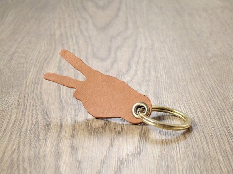 Forward WIN x + guitar Pick leather holster. Bronze key ring key chain (light brown) to victory - Keychains - Genuine Leather Brown