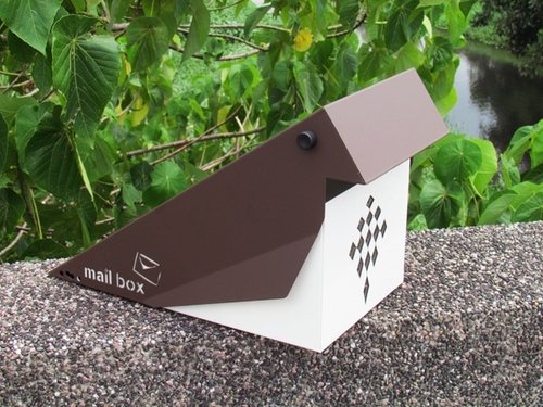 YCY：設計款信箱、金屬製品、設計傢俱、魔劍、妖刀，提供頂精緻的好選項 設計款不鏽鋼棲鳥信箱 玲瓏有緻 寫意大方 極具生活感之郵筒