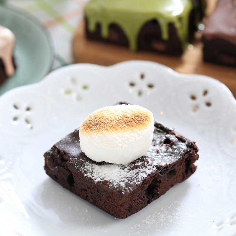 【Mr. Black Bear chocolate brownie】 white cotton candy Brownie - เค้กและของหวาน - อาหารสด ขาว
