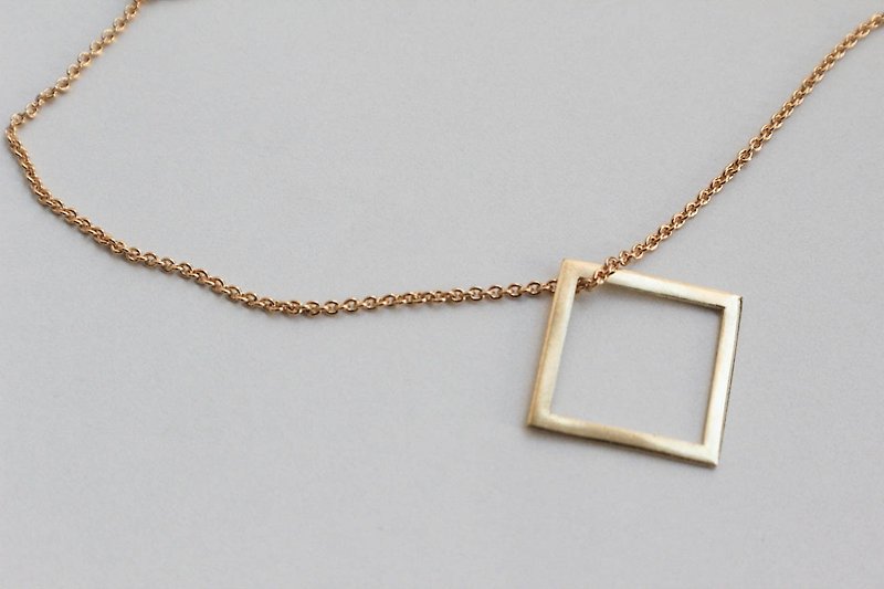 中空の正方形の真鍮ネックレス - ネックレス - その他の素材 ゴールド