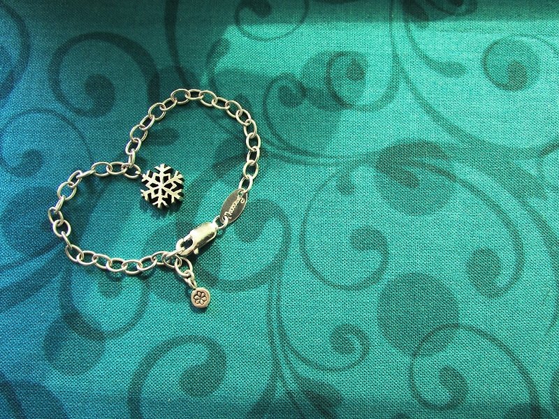 snowflake bracelet | mittag jewelry | handmade and made in Taiwan - สร้อยข้อมือ - เงิน สีเงิน
