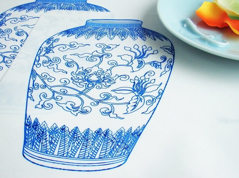 故宮授權｜青花 番蓮瓶 餐墊禮盒組 - 擺飾/家飾品 - 矽膠 白色
