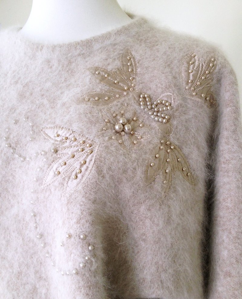 ヴィンテージセーターVINTAGEと海外のヴィンテージ時間[アンティーク刺繍の花はセーターを点灯] - ニット・セーター - その他の素材 ピンク