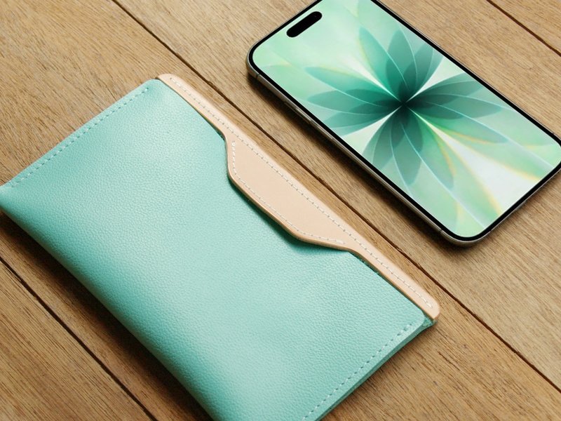 【客製刻字】iPhone 17 / Air 真皮手機保護套 (附禮物包裝) - 手機殼/手機套 - 真皮 綠色