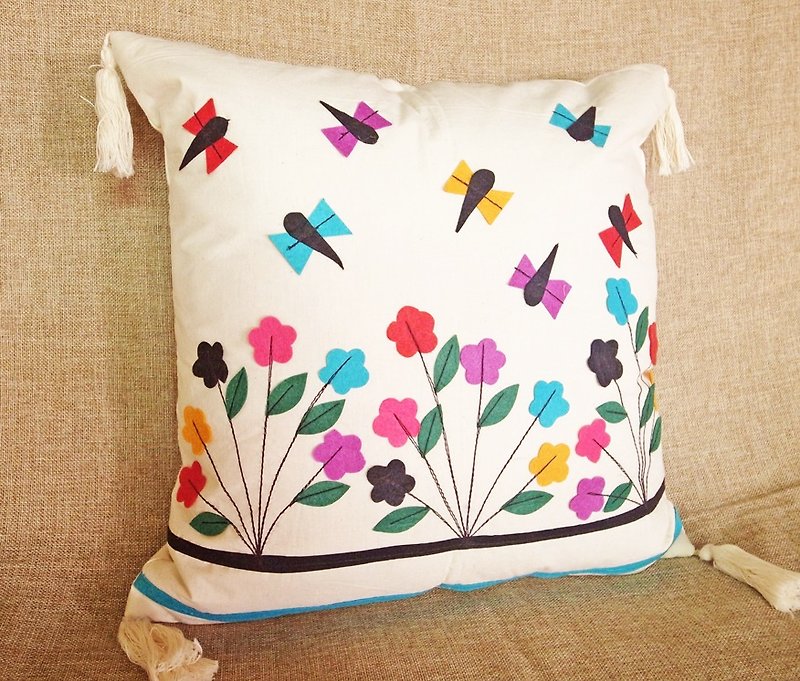 【Grooving the beats】Hand Embroidered Cushion cover / Pillow Cover /   Decorative Pillows/ Pillow Case（Dragonfly and Flower） - หมอน - วัสดุอื่นๆ ขาว