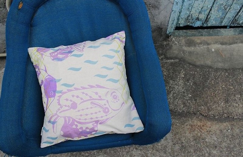 Exclusive Orders - [ZhiZhiRen] Yuan | Pillow Case - Cijin complement fish 50x70cm - Pillows & Cushions - Other Materials Multicolor