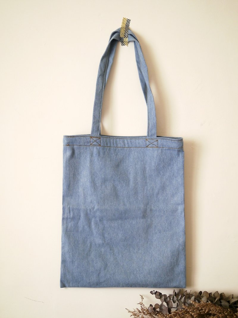 Jane Yue Danning large tote bag (light) - กระเป๋าถือ - วัสดุอื่นๆ สีน้ำเงิน