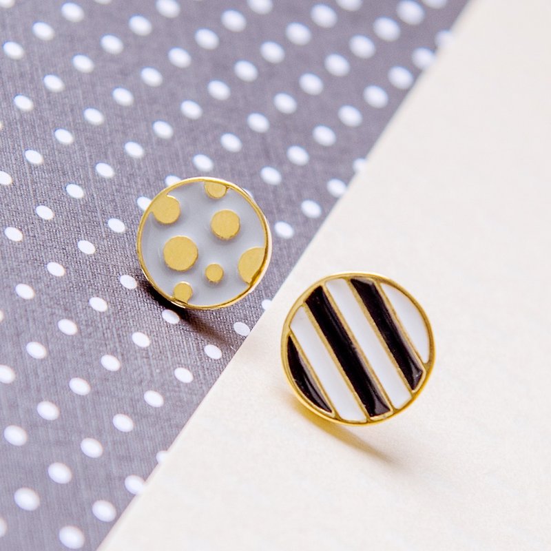 Horizontal dotted three-dimensional earrings and Clip-On birthday gift - Earrings & Clip-ons - Enamel Black