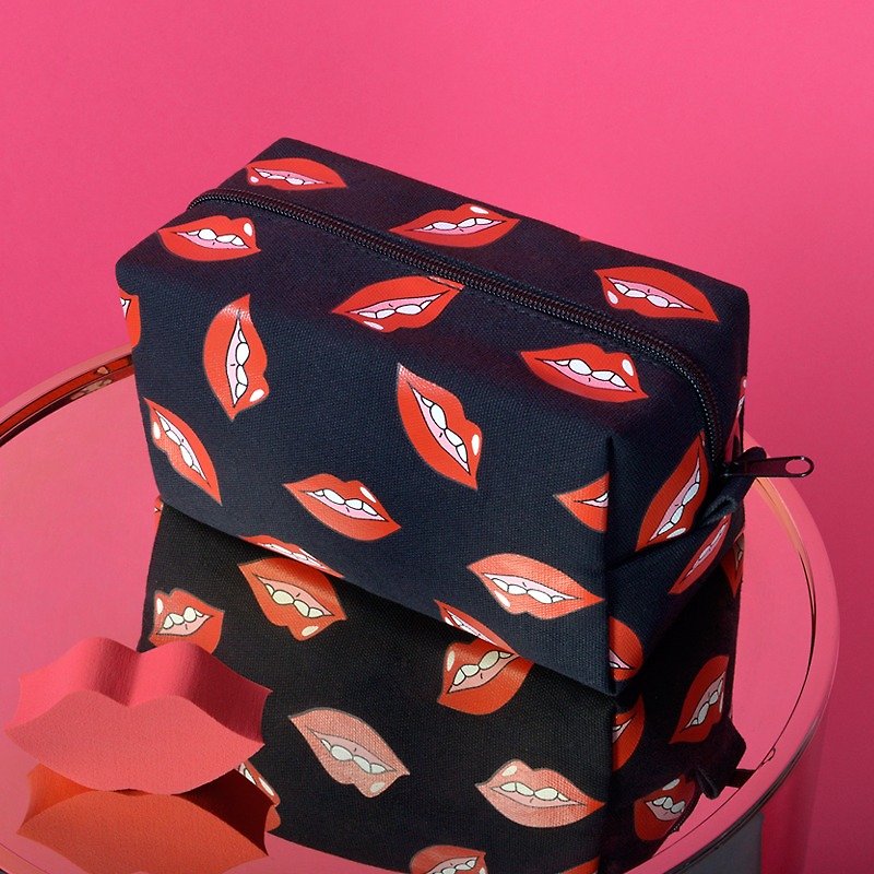 KIITOS cosmetic bag / debris bag - red lips models - Toiletry Bags & Pouches - Other Materials Red
