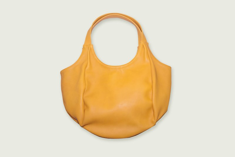Six-piece three-dimensional cut bag! Saddle bag / half-moon bag handmade product - กระเป๋าแมสเซนเจอร์ - หนังแท้ สีเหลือง