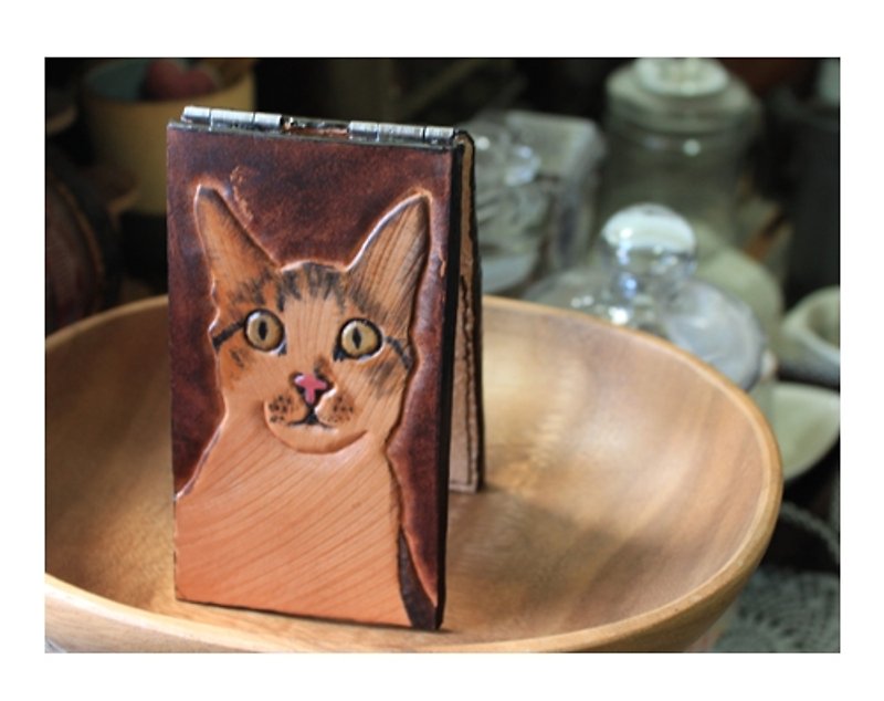 專屬客製寵物貓咪焦茶色純牛皮名片座- (訂做情人、生日送禮) - ที่เก็บนามบัตร - หนังแท้ สีนำ้ตาล